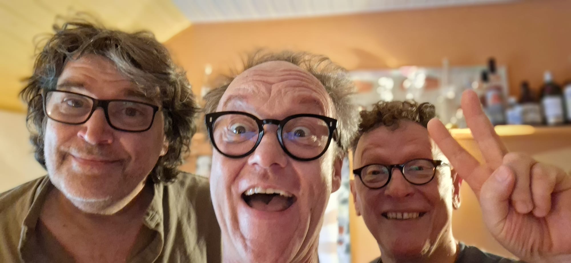 Dirk Schmidt – Musikerauge trifft Fotografenohr… „Bitte recht freundlich, ihr Rockstars!“
